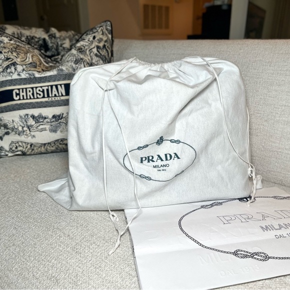 Prada double handle tote bag - Picture 4 of 17